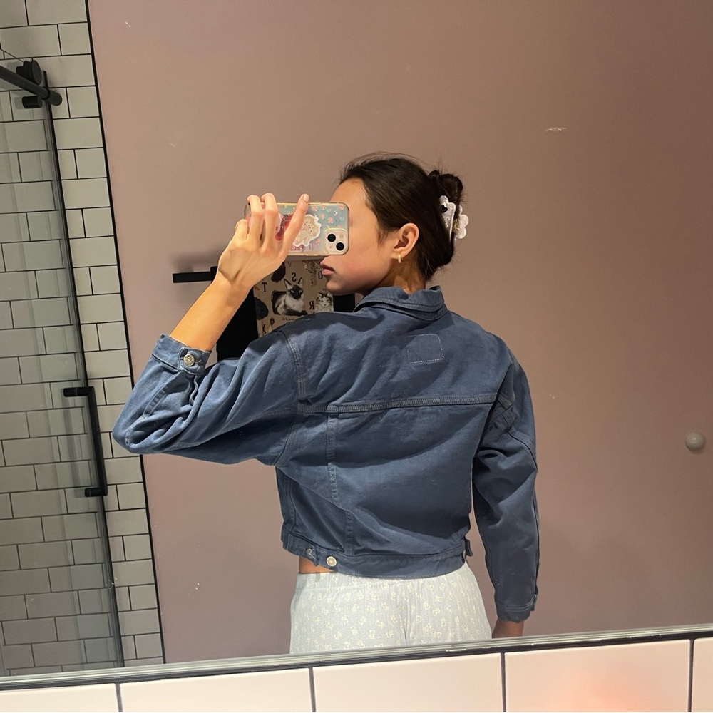 Chic Blue Button-Up Cropped Jacket - image 2